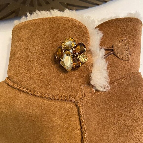 UGG MINI BAILEY BUTTON GEM CHESTNUT, Size 10 - Picture 4 of 10